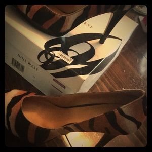 NINE WEST WOMENS SIZE 8M (never worn)